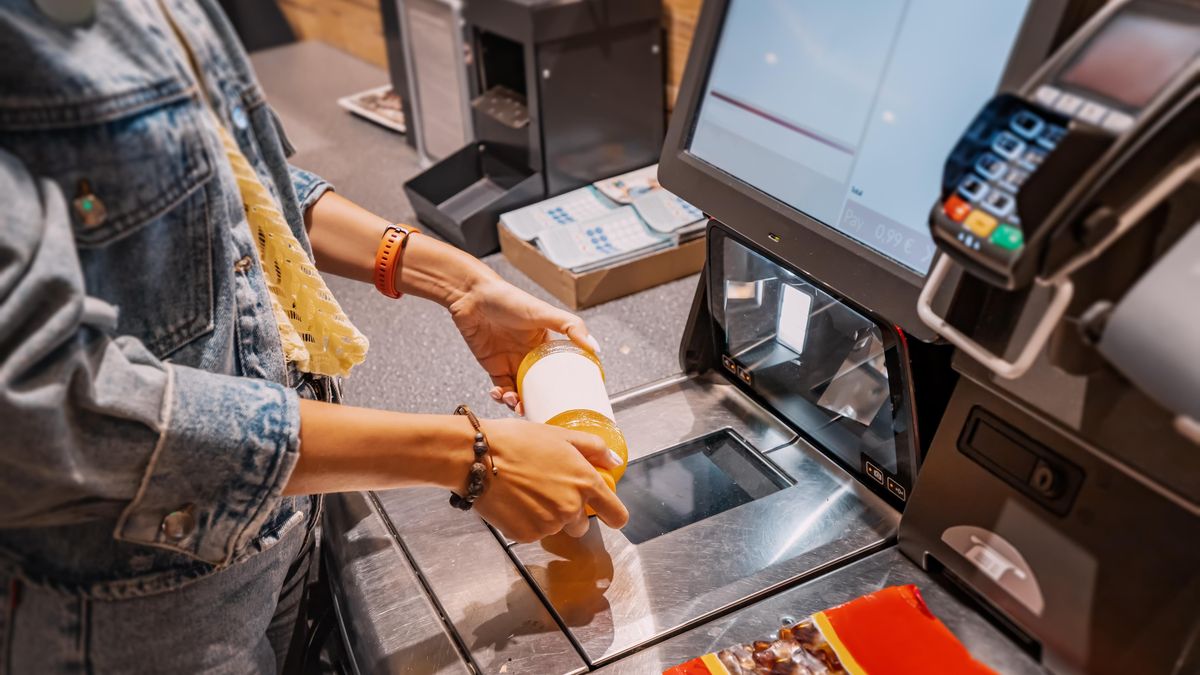 Švýcarka zapomněla při velkém nákupu namarkovat croissant. Dostala tučnou pokutu a dvouletý zákaz vstupu do prodejny